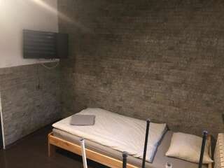 Хостелы M Hostel Гливице Двухместный номер с 2 отдельными кроватями и общей ванной комнатой-4